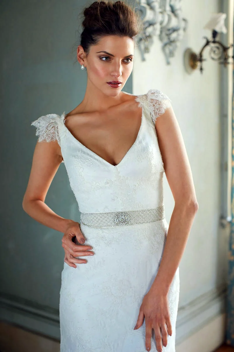 Свадебное платье v образный вырез