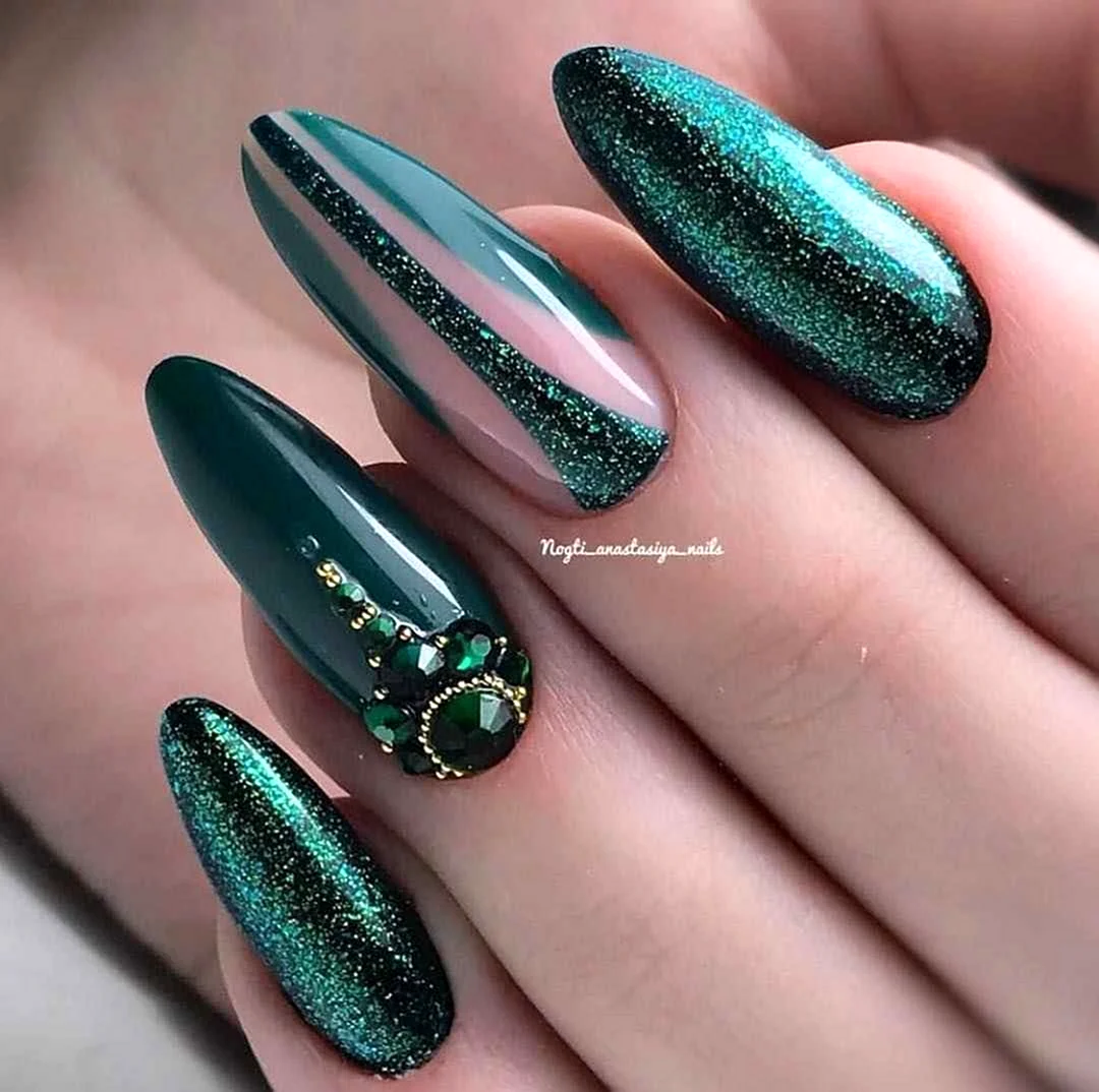 Маникюр 2021 зеленый изумрудный
