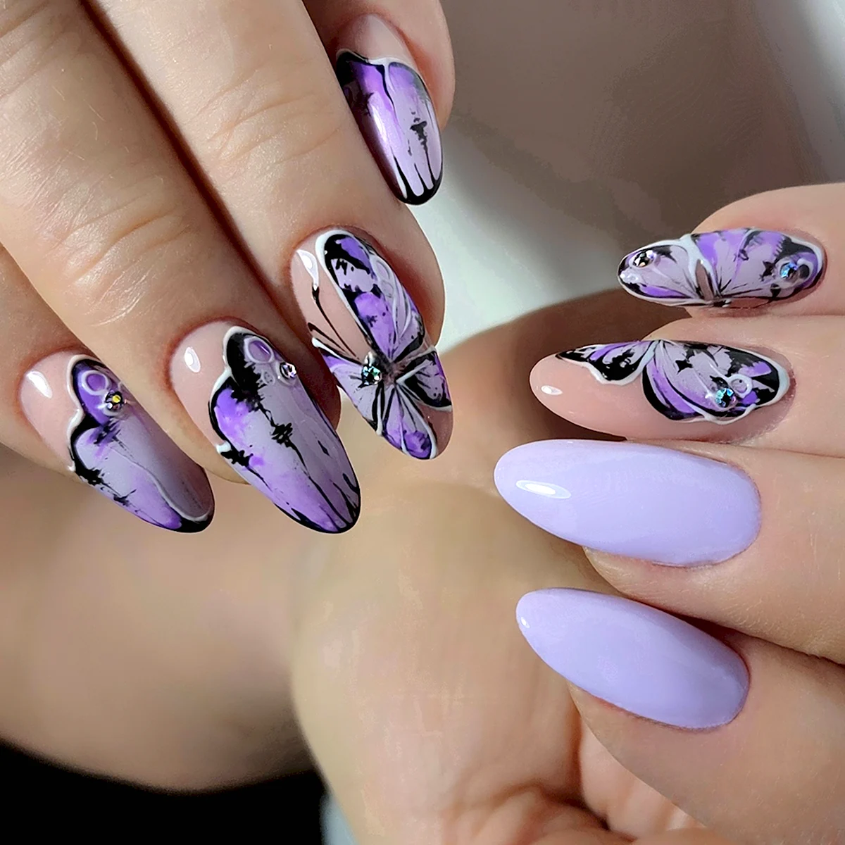 Ногти с бабочками