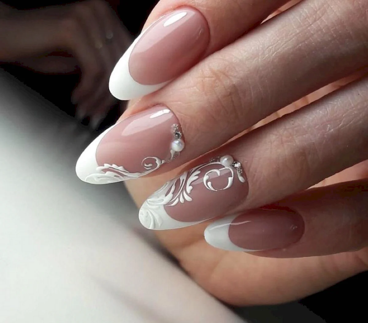 Свадебный френч миндаль 2022