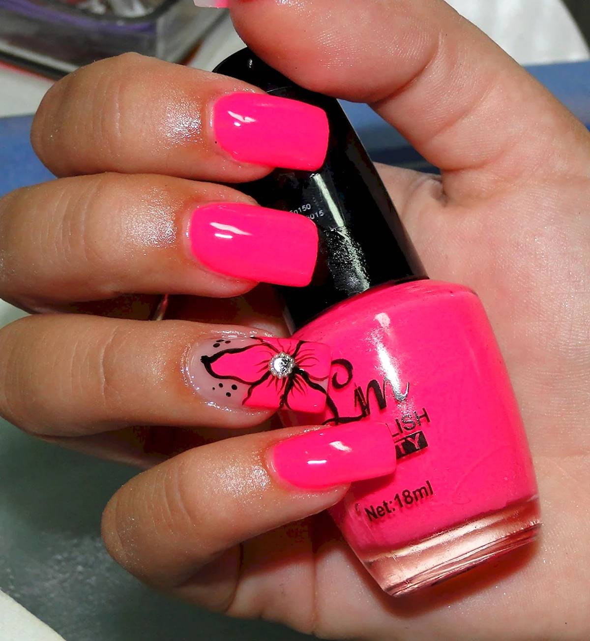 Кислотно розовый лак