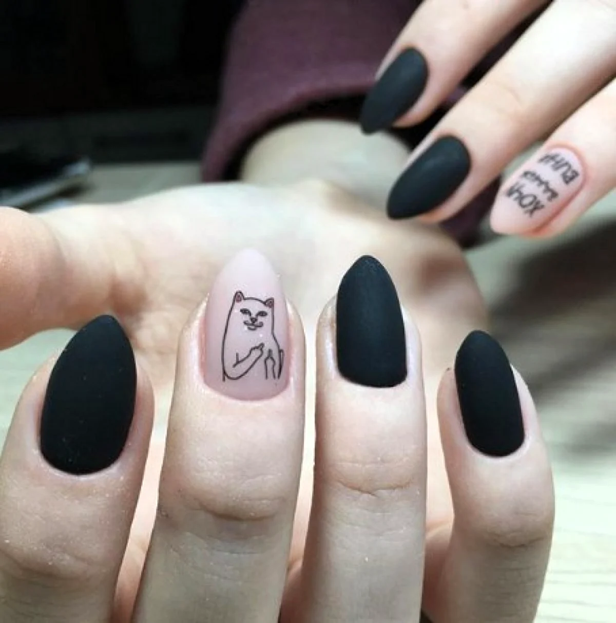 Маникюр для подростков матовый чёрный