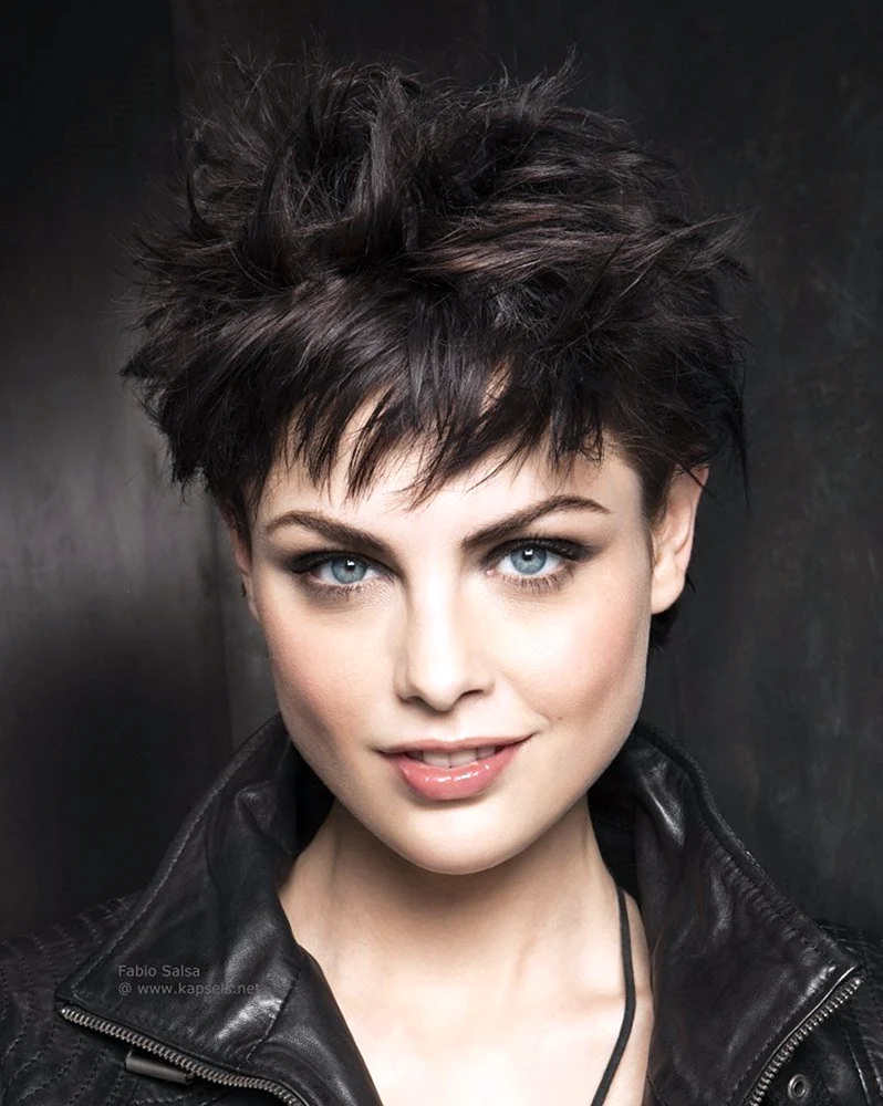 Стрижка Гарсон рваная