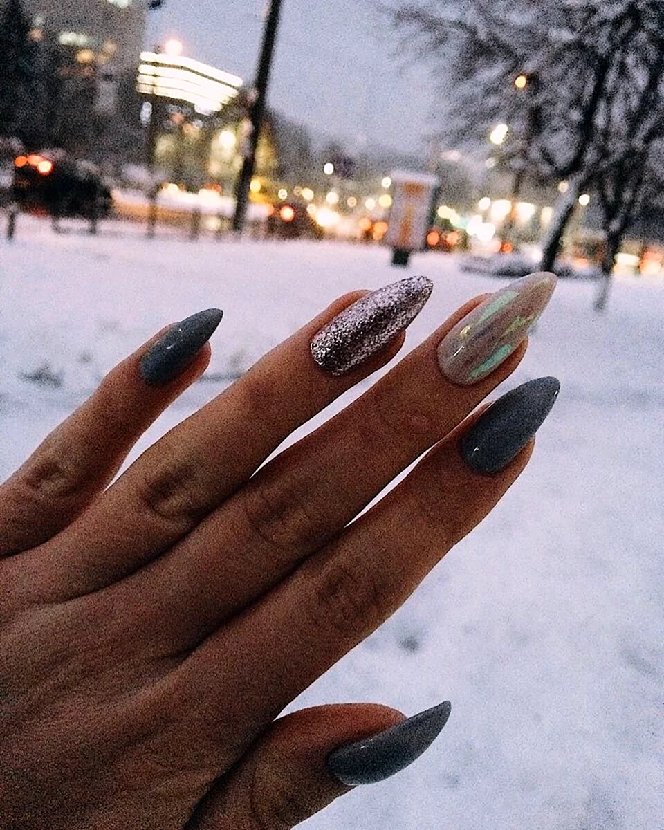 Ногти миндаль зима