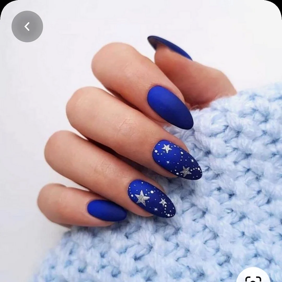 Синий маникюр 2022 миндаль