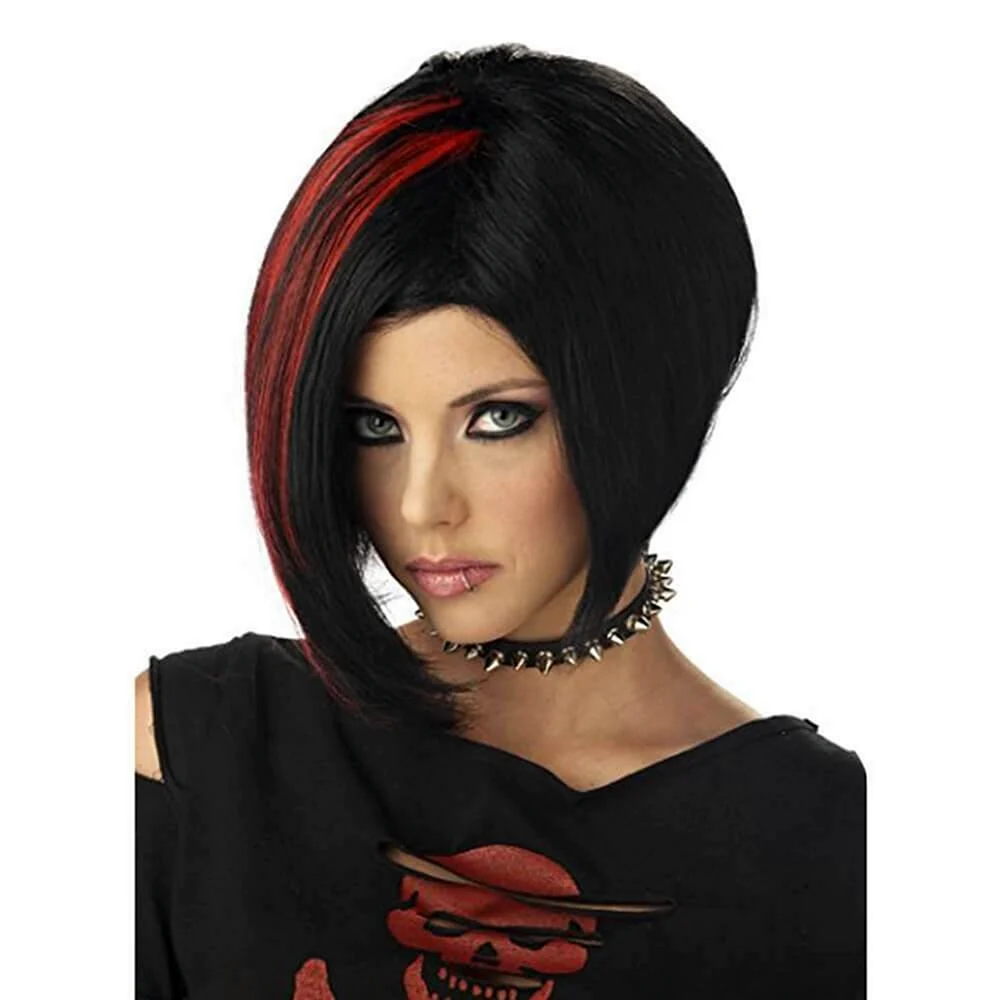 Короткая стрижка с красными прядями