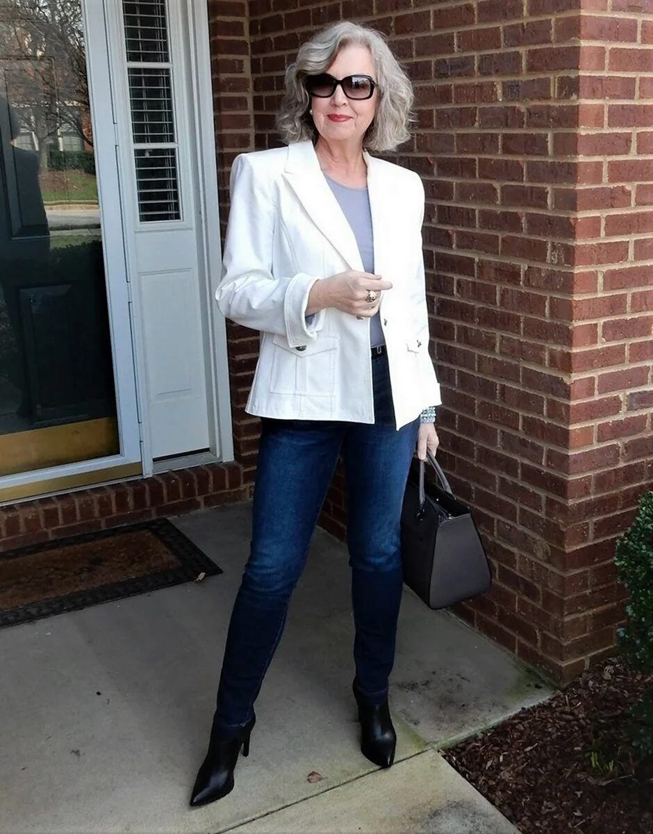 Джинсы для женщин после 40