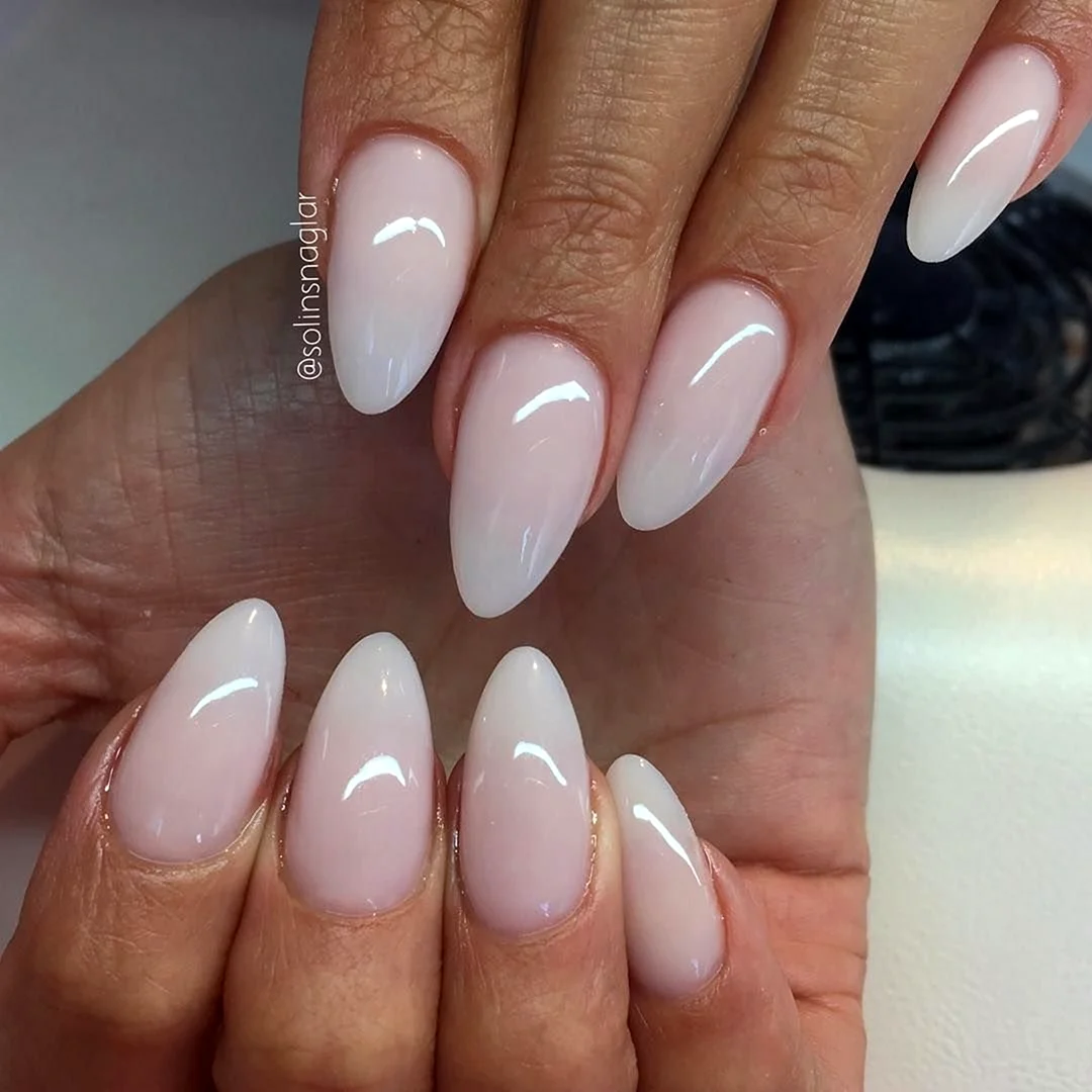 Растушеванный френч миндаль