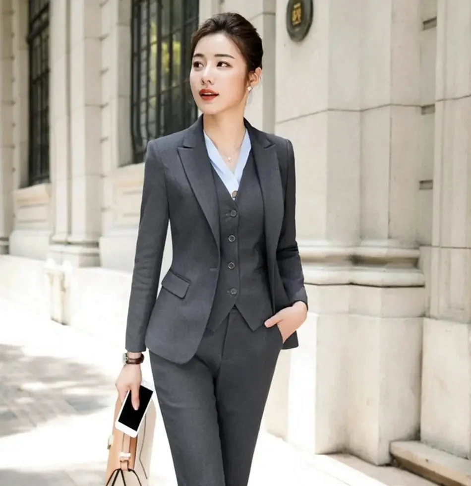 Костюм женский