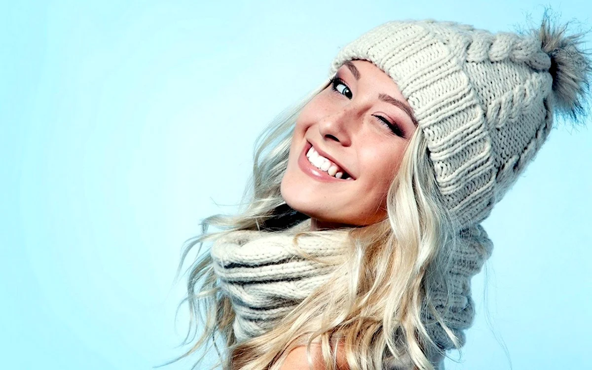 Красивая девушка в шапке