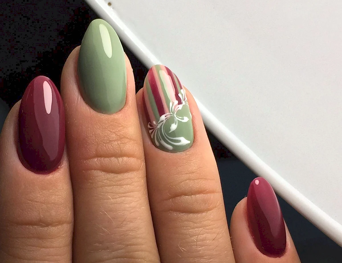 Оливковый маникюр 2022