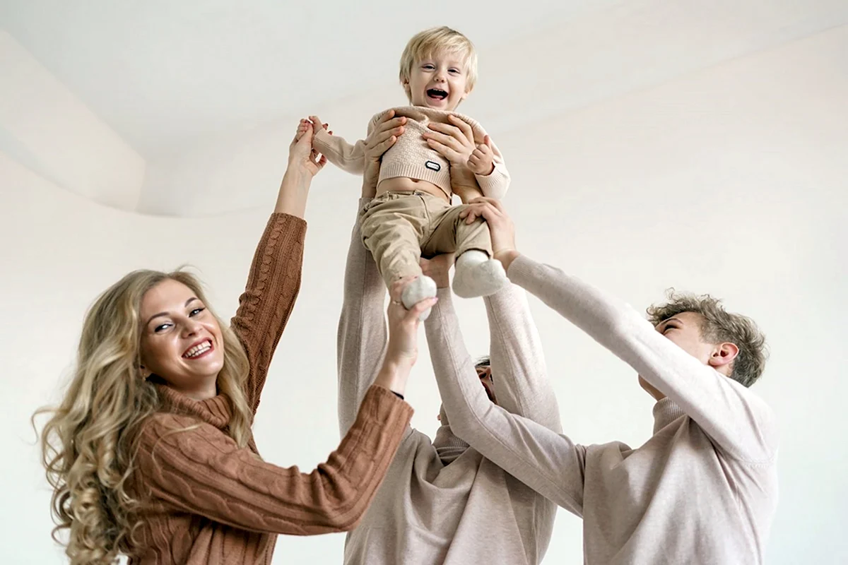 Фотосессия в бежевых тонах семейная