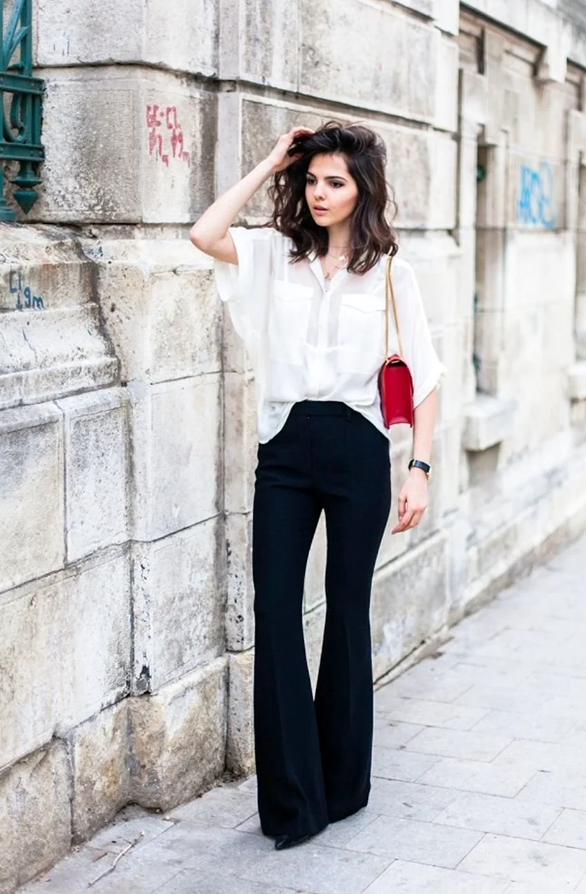 Брюки клеш и рубашка