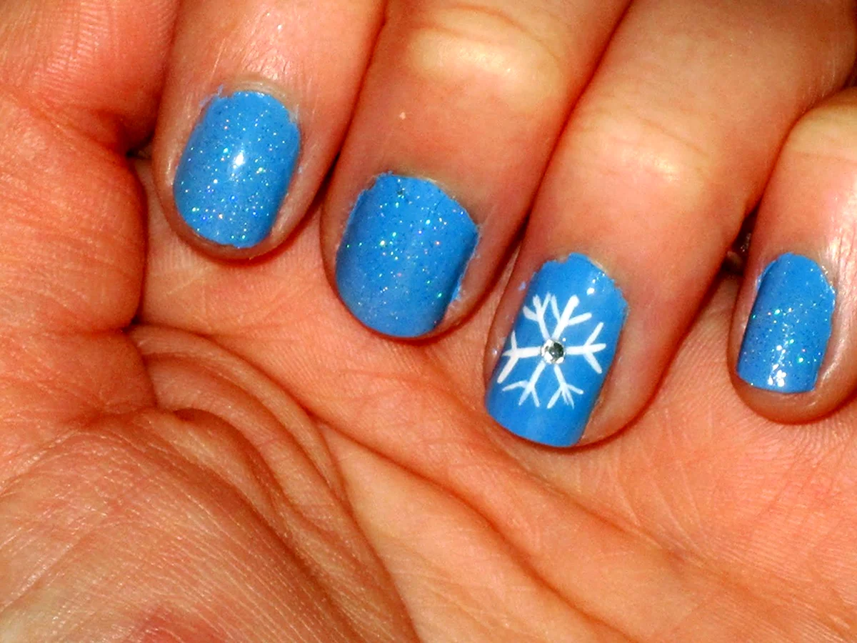 Новогодние ногти легкие голубые
