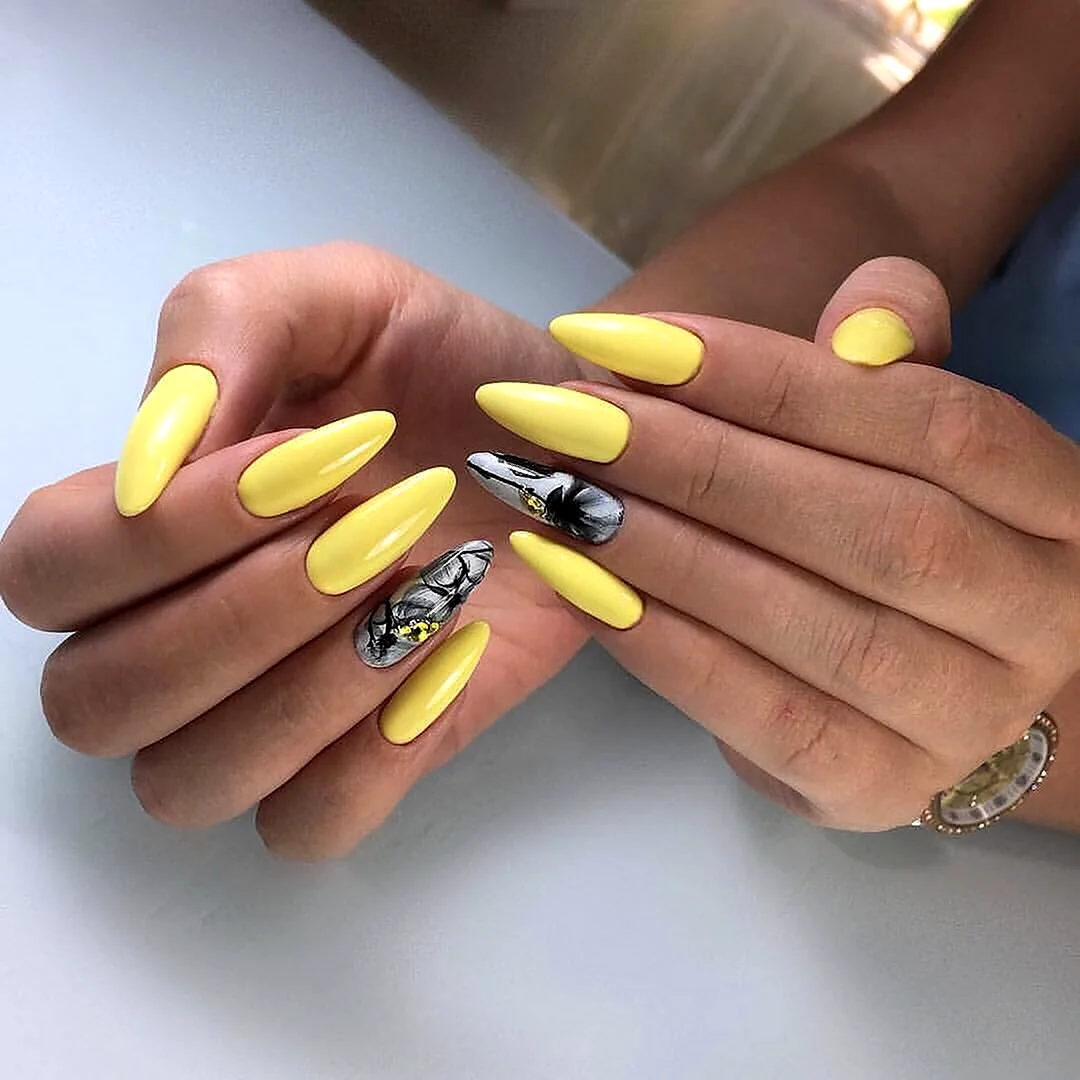 Жёлтый маникюр