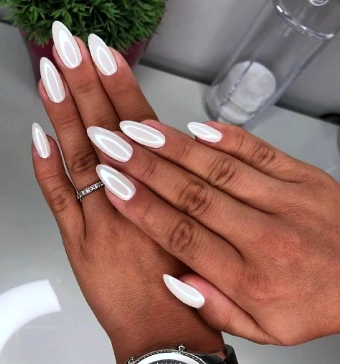 Молочный френч 2022 миндаль