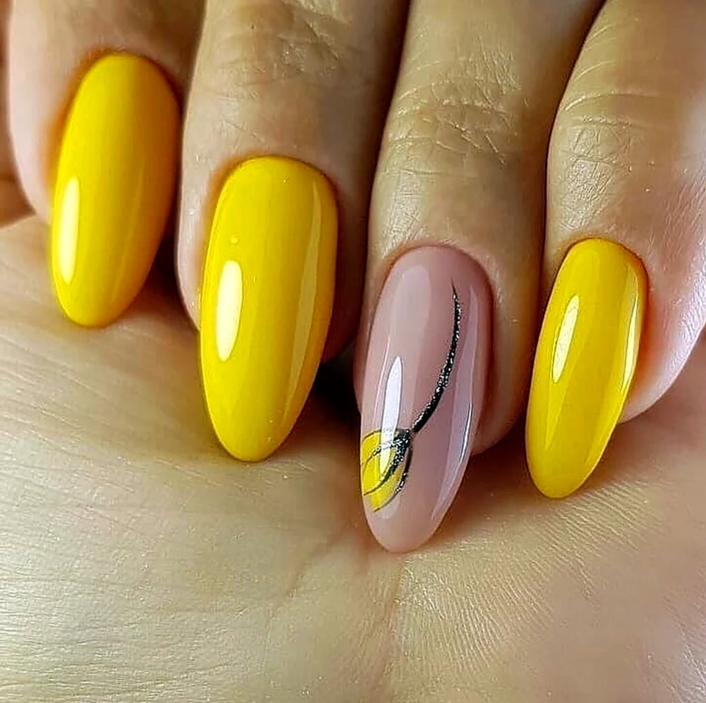 Жёлтый маникюр