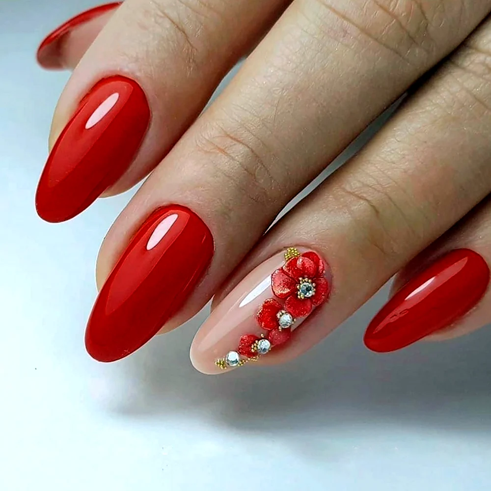 Дизайн ногтей миндаль красный