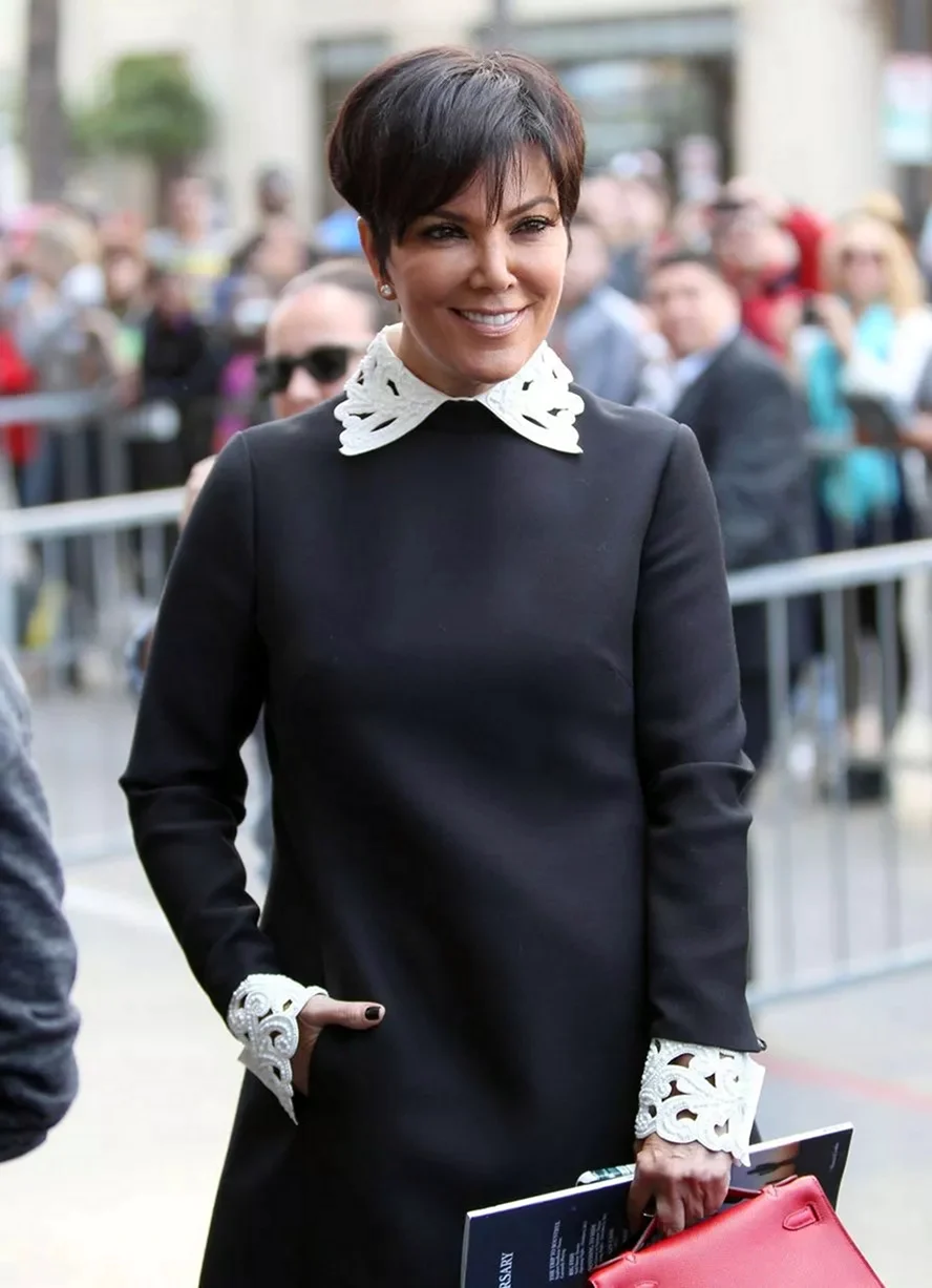 Звезды в платье с белым воротником