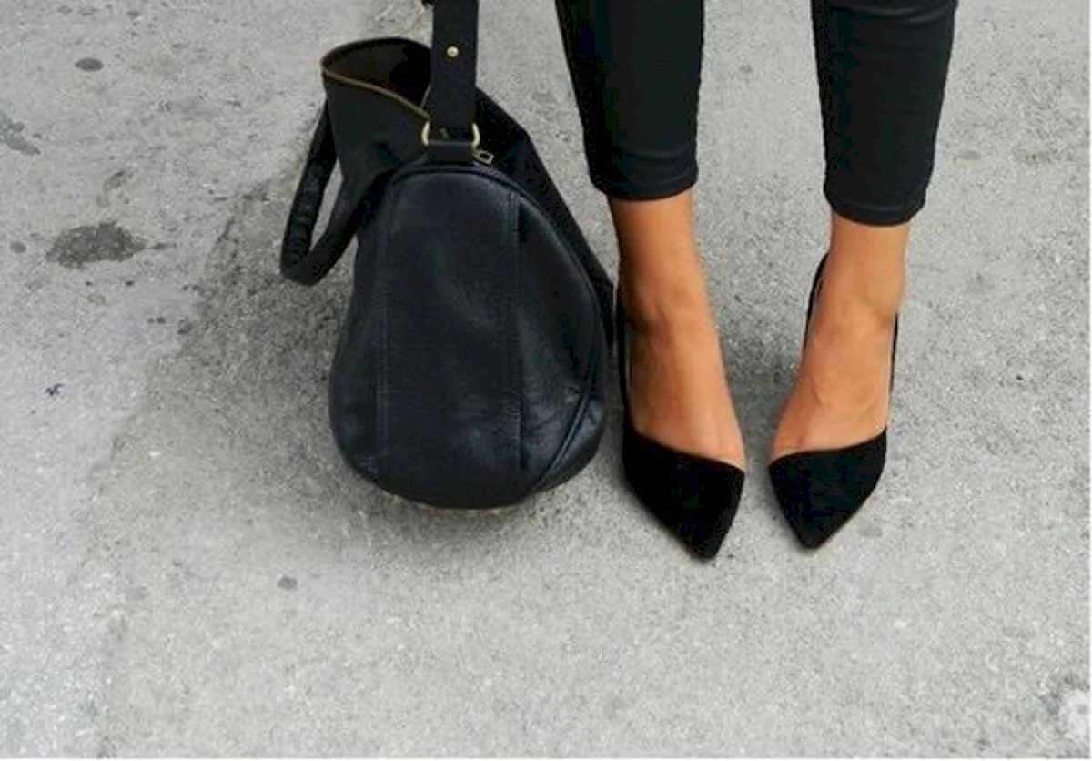 Черные туфли лодочки без каблука