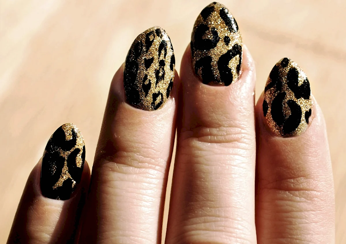 Маникюр черный с леопардовым