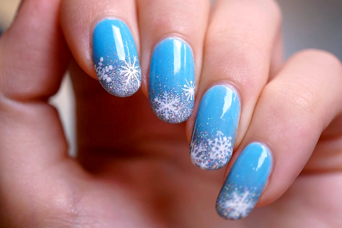 Голубые новогодние ногти