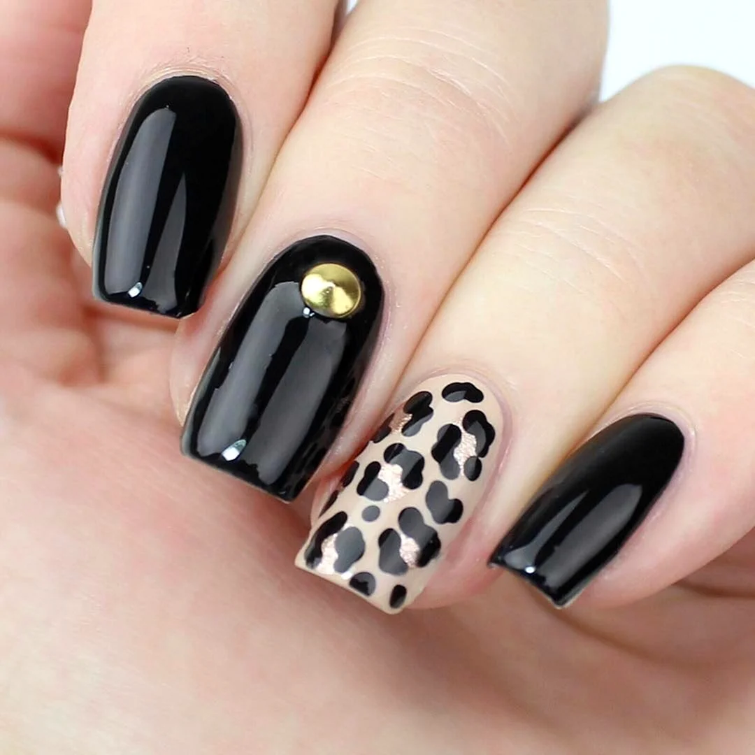 Черные ногти с леопардовым принтом