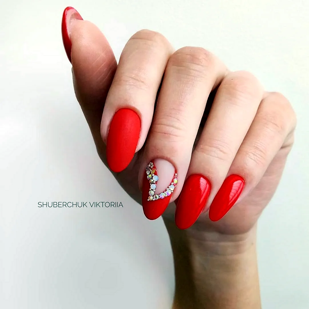 Красные ногти 2021
