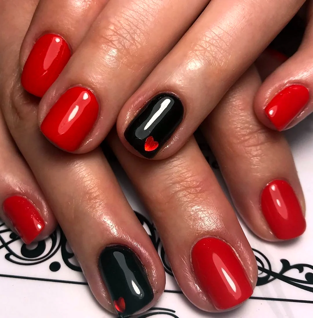 Красный маникюр