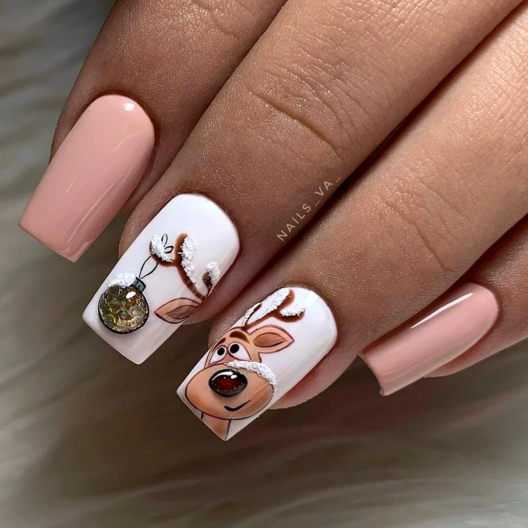 Маникюр с оленем