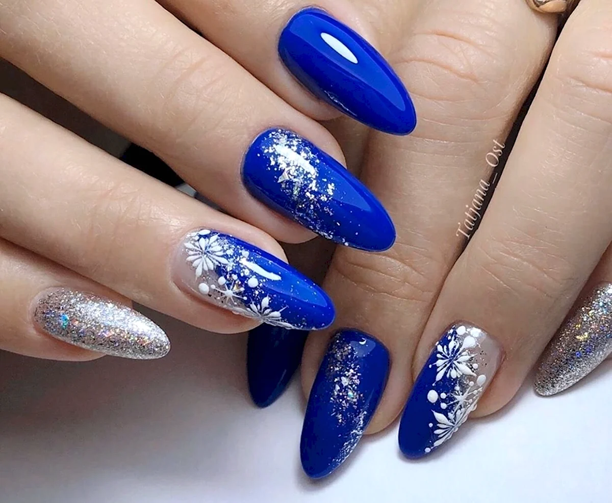 Ногти синие с серебром