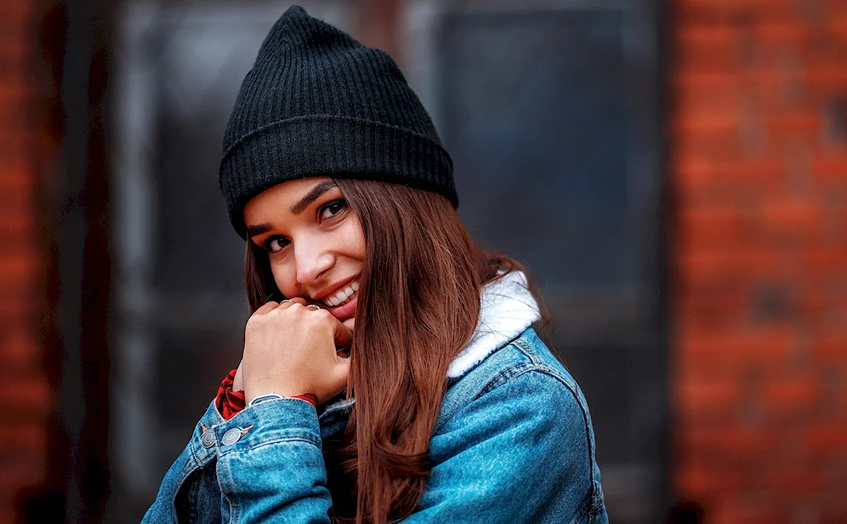 Красивая девушка в шапке