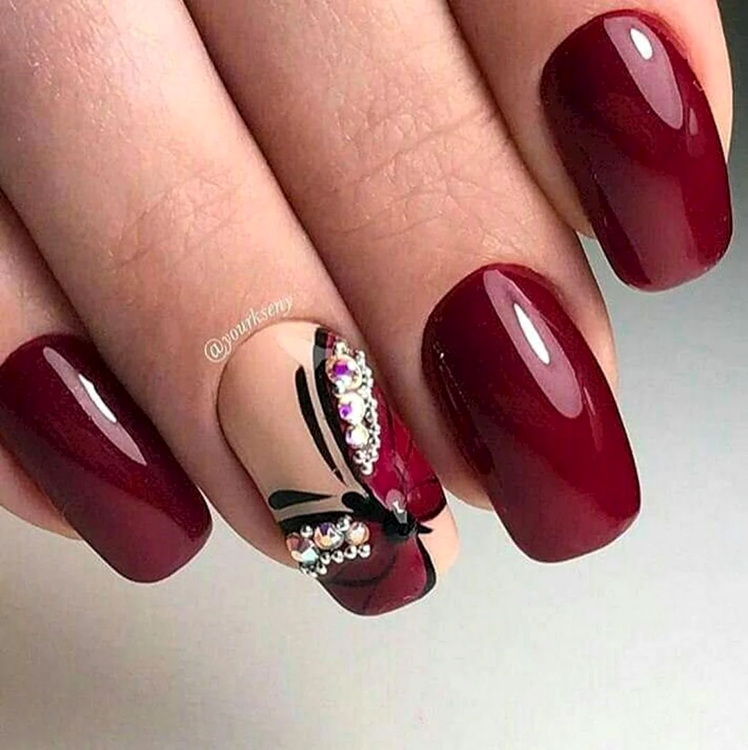 Маникюр бордо марсала