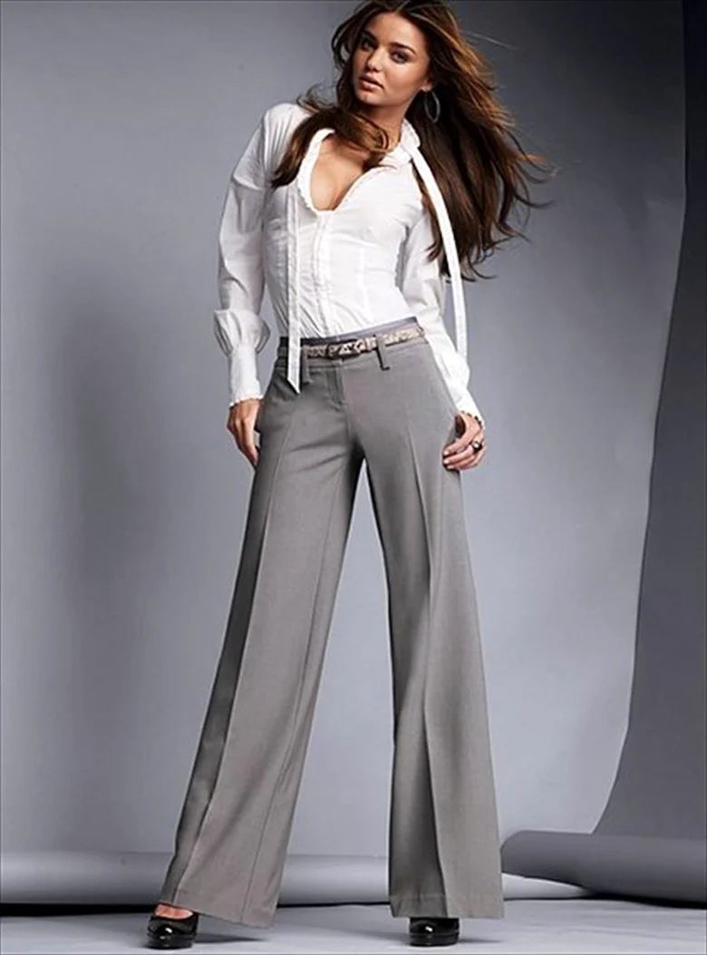 Брючный костюм с широкими брюками