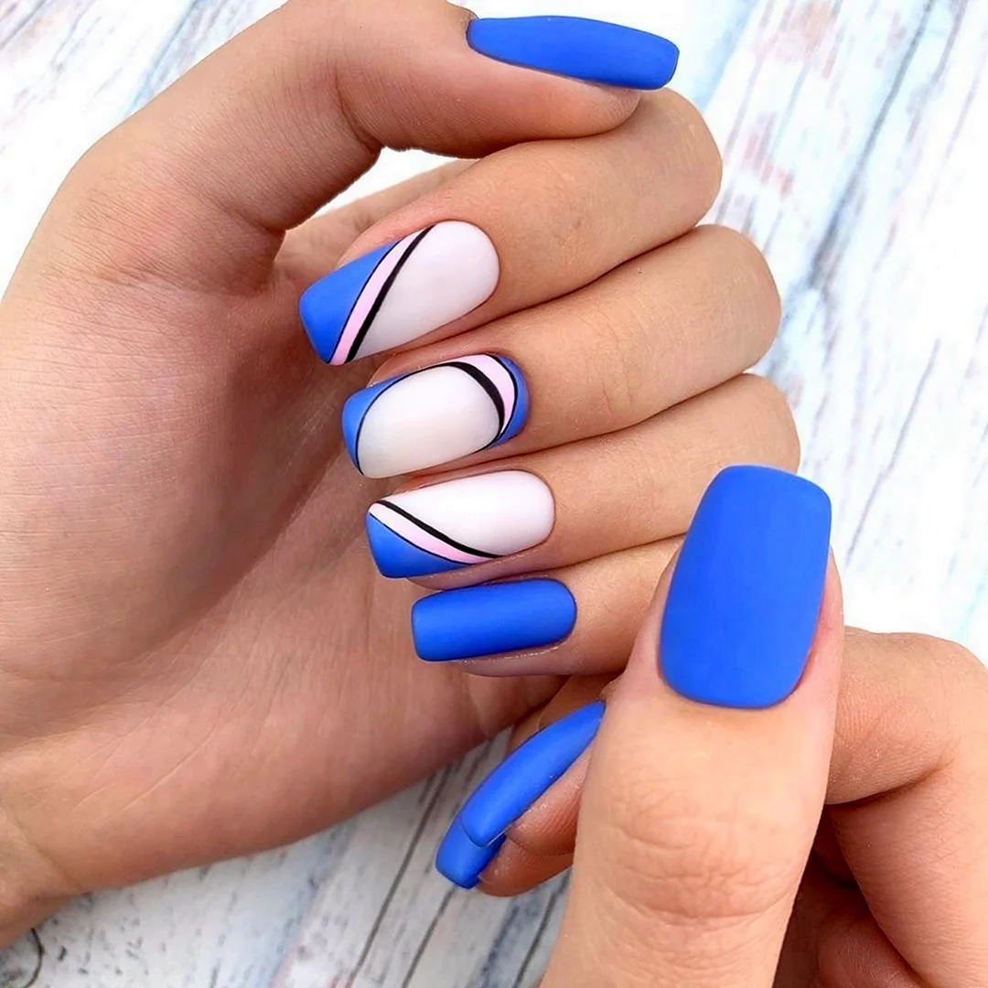 Сине голубой маникюр