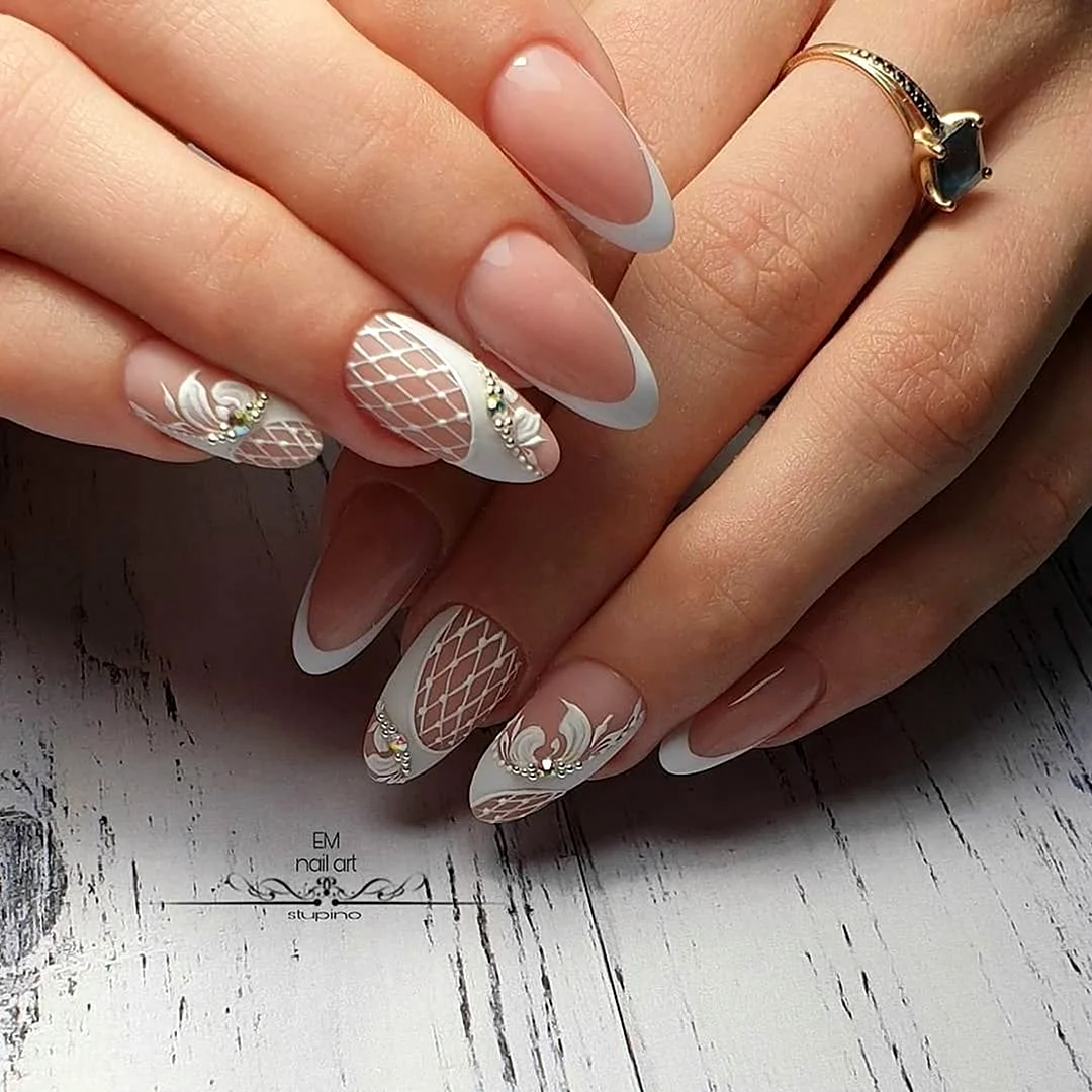 Свадебный маникюр для невесты Миндальная