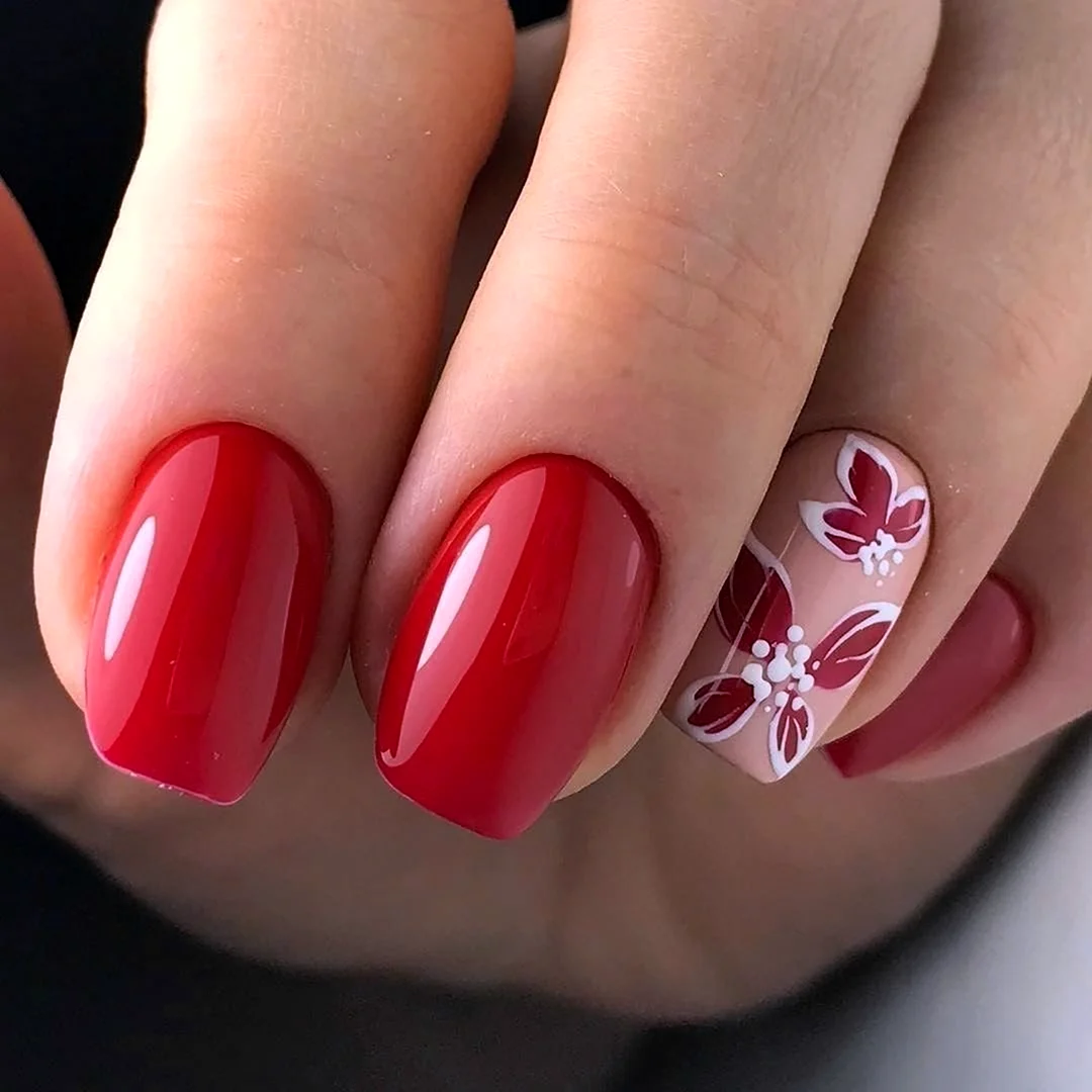 Красный маникюр на короткие