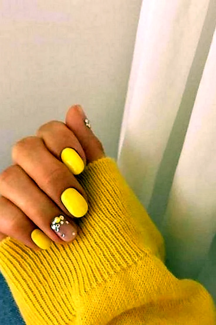Маникюр жёлтый с розовым