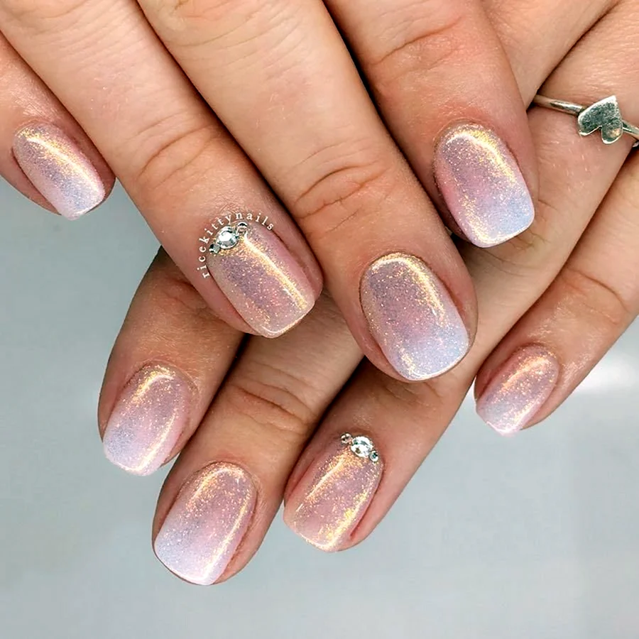 Маникюр на короткие ногти с втиркой