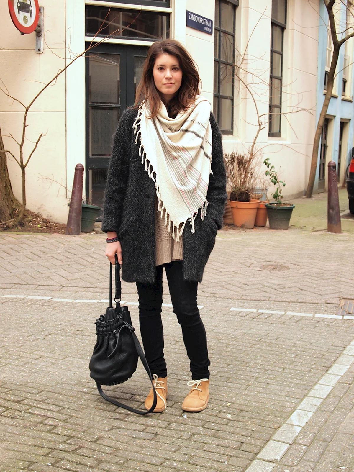 Луки с массивными ботинками