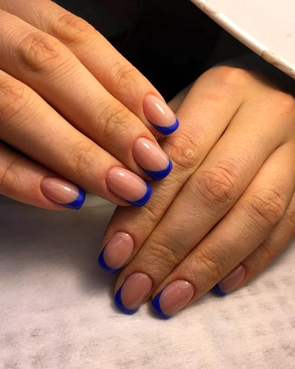 Синий френч на короткие ногти