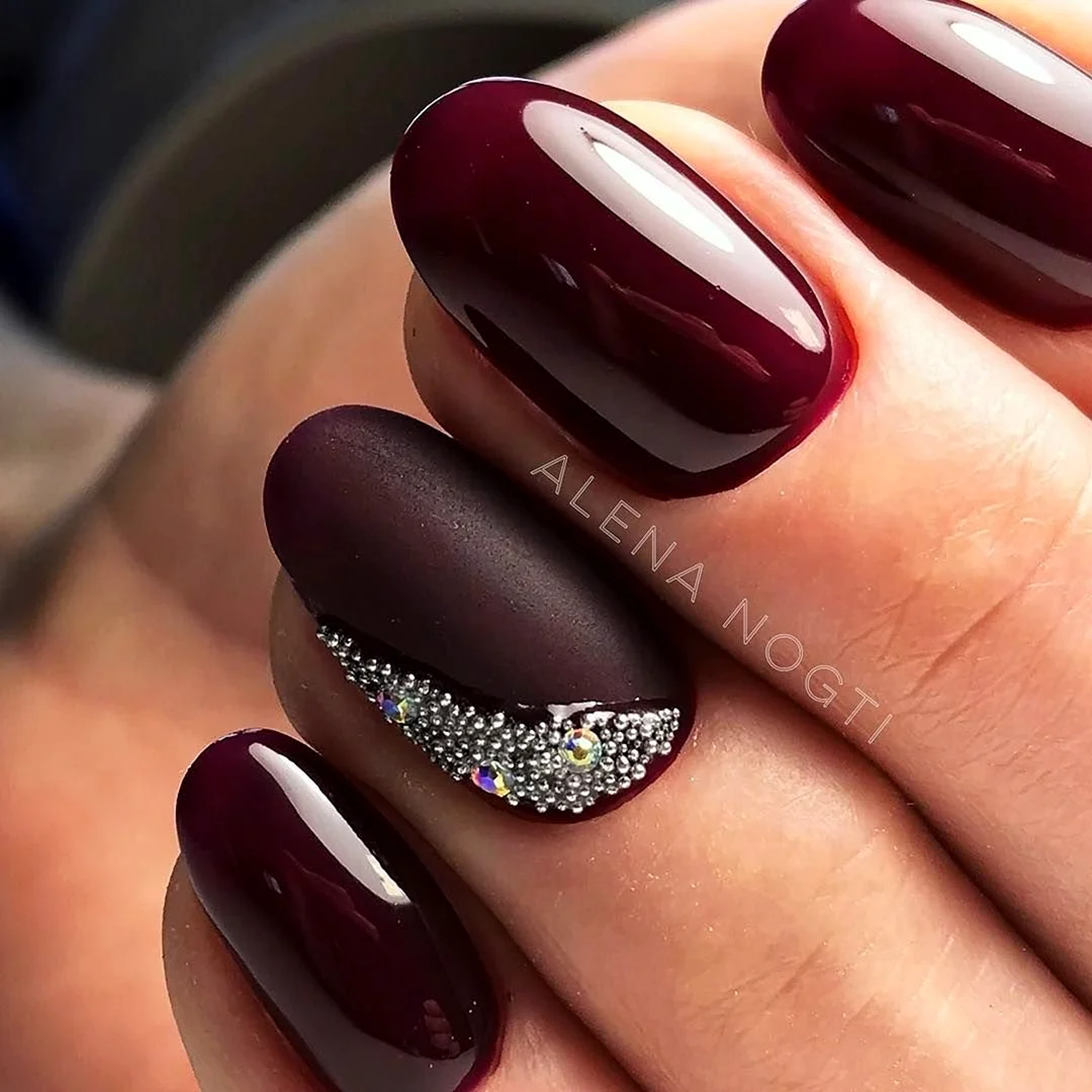 Маникюр бордо марсала