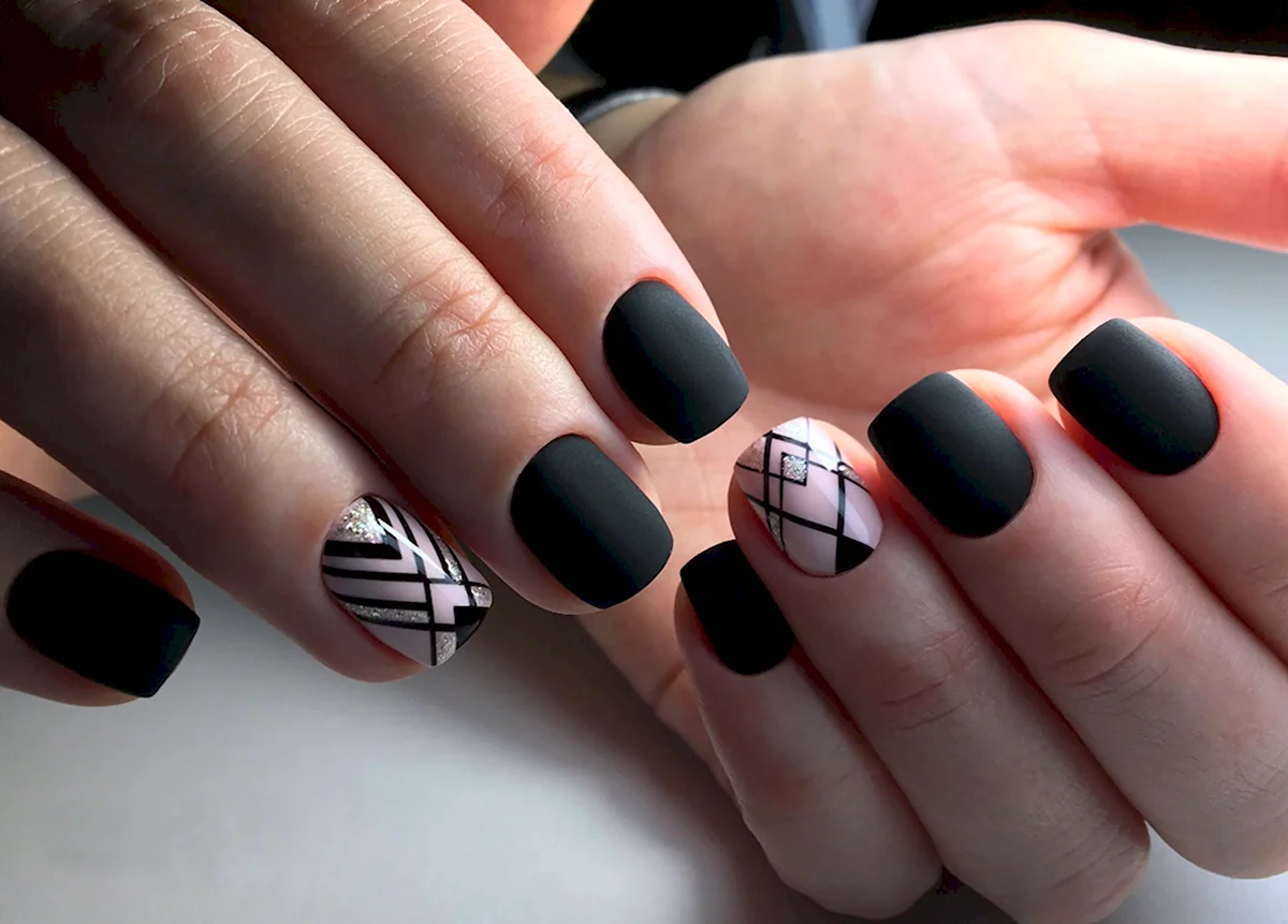 Черно белый матовый маникюр