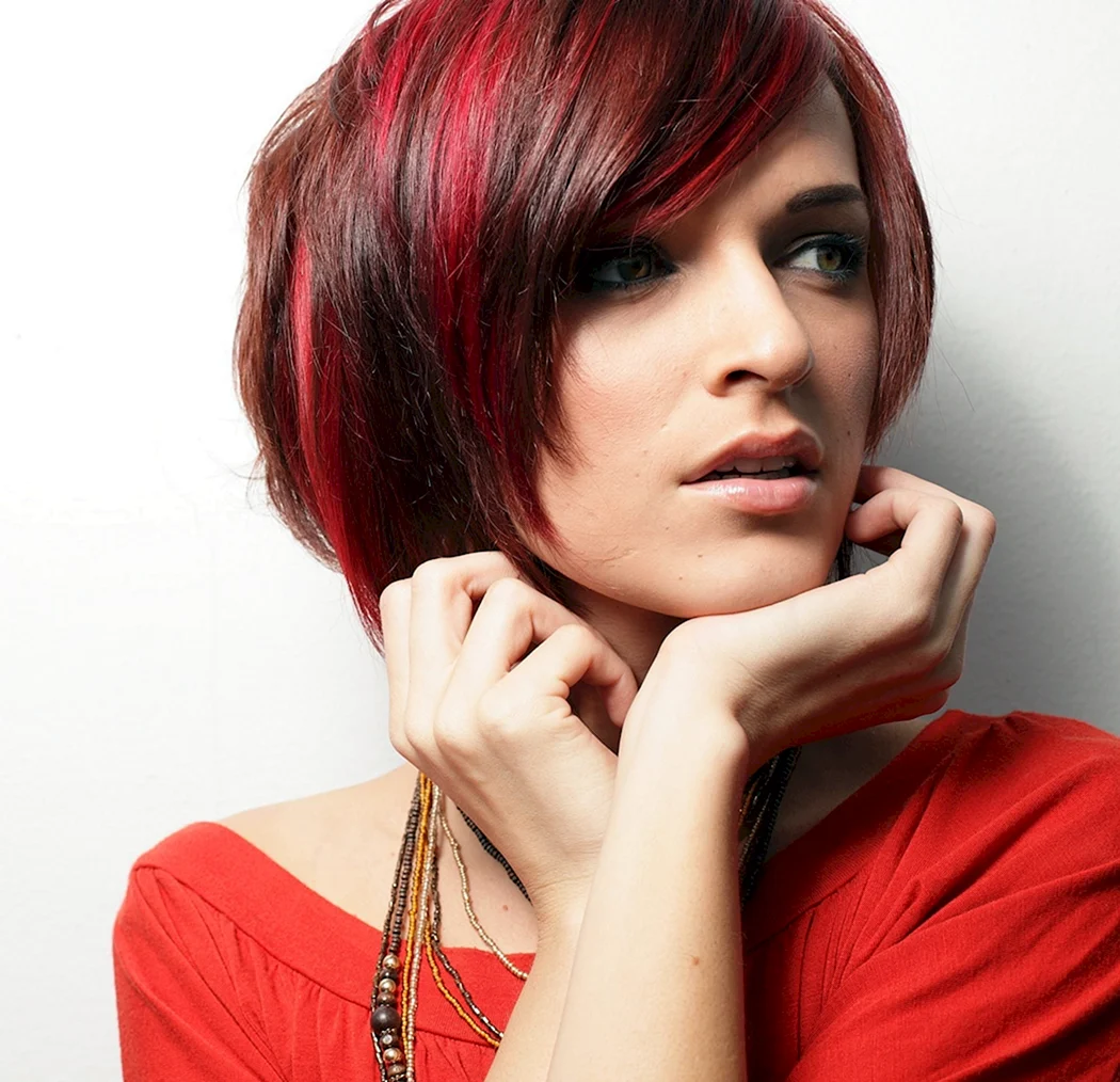 Стрижка Боб каре красное мелирование