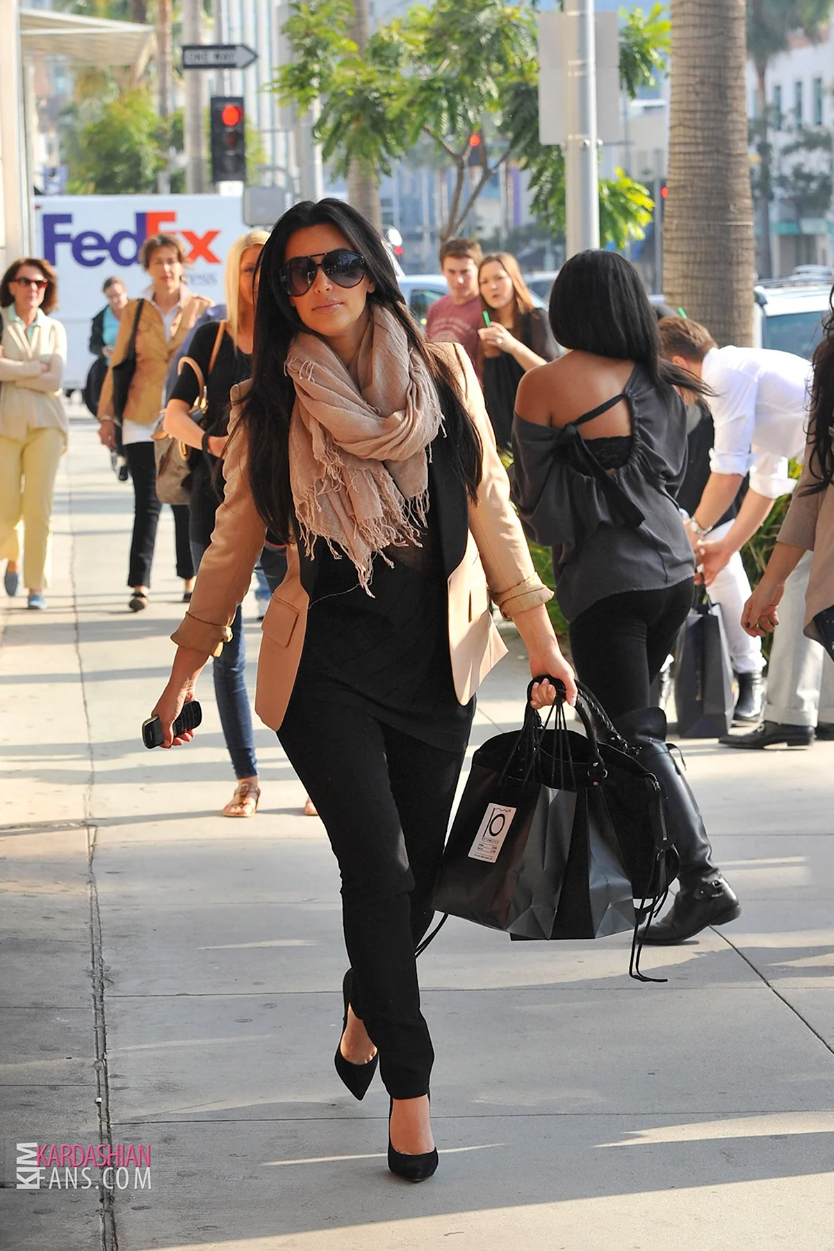 Ким Кардашян стиль одежды в жизни