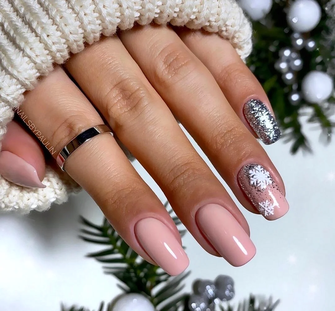 Зимний маникюр