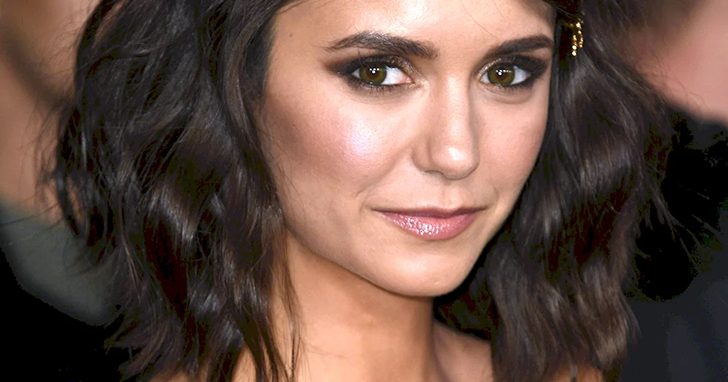 Нина Добрев