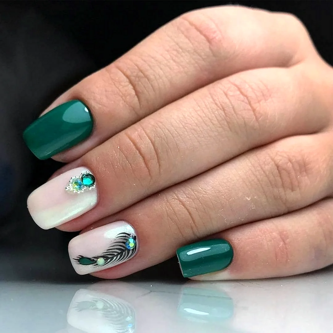 Маникюр изумрудный френч
