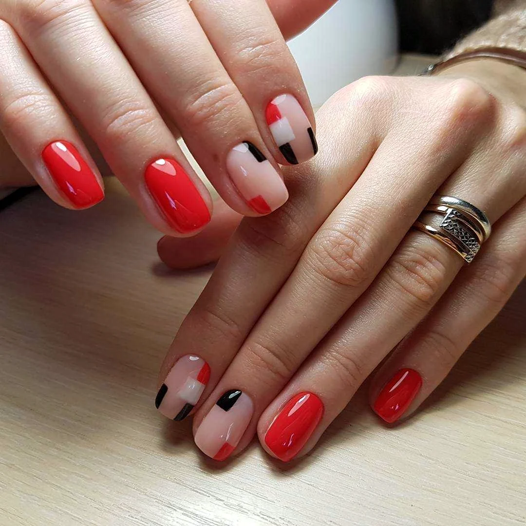 Маникюр с красным гель лаком