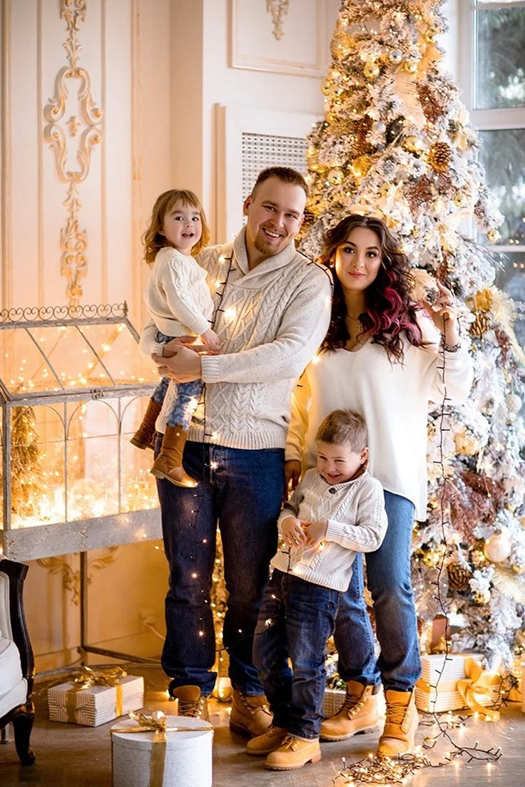 Фотосессия в свитерах семейная